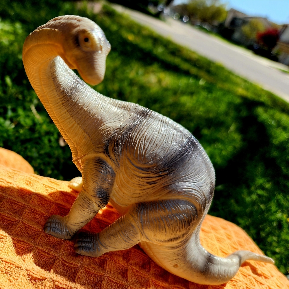 Apatosaurus Dinosaur, long plastic toy 7"L. Tan/Black